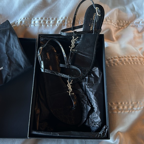 Saint Laurent Cassandra Leather Thong Sandals size 39 - Picture 4 of 12